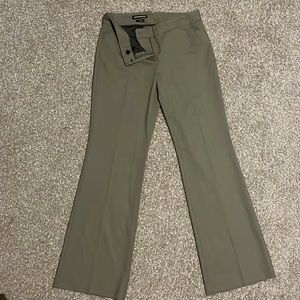 Express Design Studio Editor Slacks Olive Green Size 6 Women’s